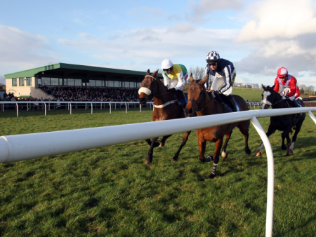 https://betting.betfair.com/horse-racing/kelso%20racecourse%20stands%20view%20640x480.png